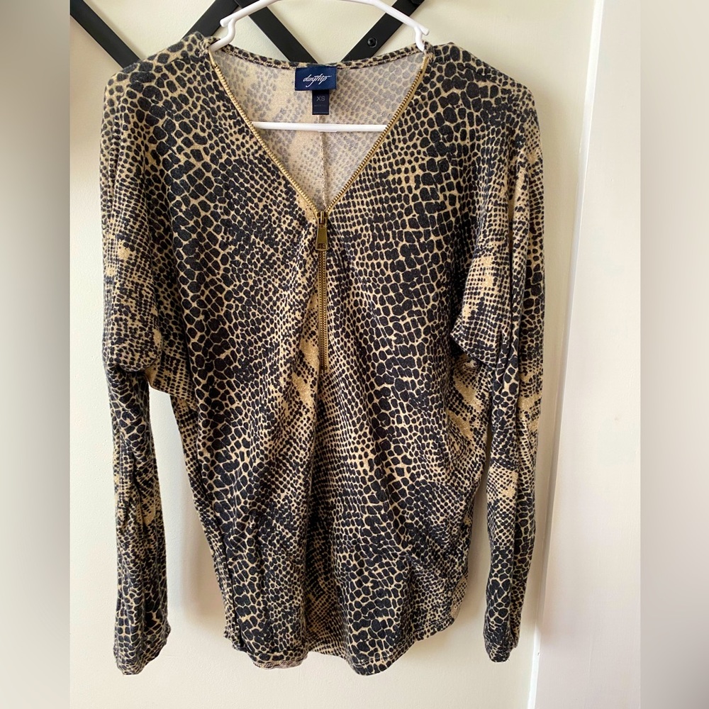 Buckle long sleeve top